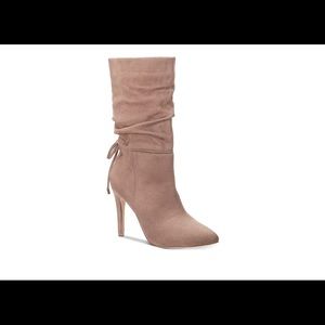 ZIGI SOHO Jeenie Pointed Toe Taupe Suede Boots. Size 9
